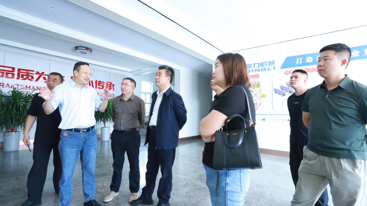 ʡũҵ쵼רҼҵҹ˾ֳͬ̽ҵתͷչ֮·